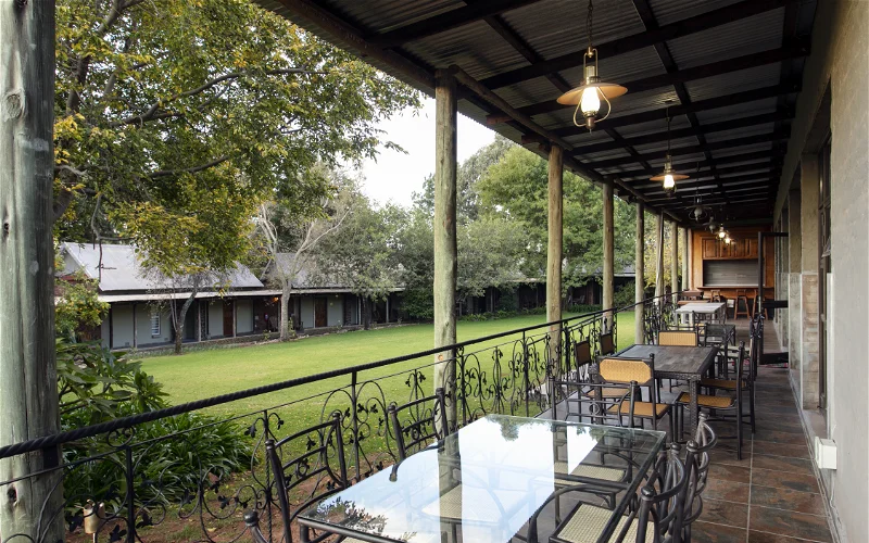 Rosewood-DiningOutdoor