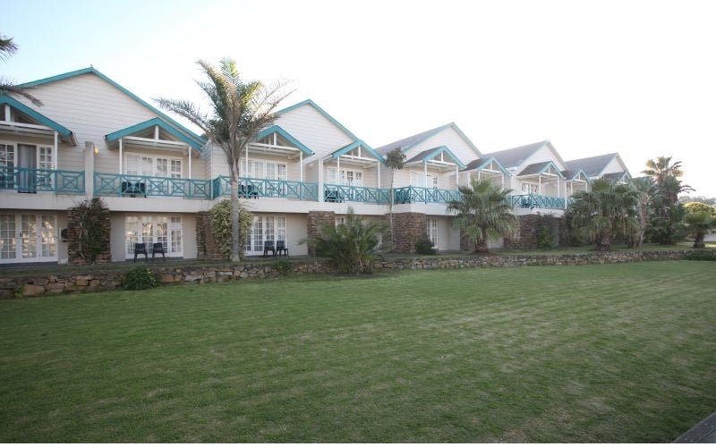 halyards-hotel-garden-1