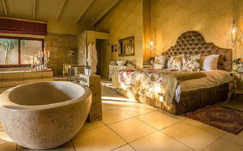 Bella Rose honeymoon suite