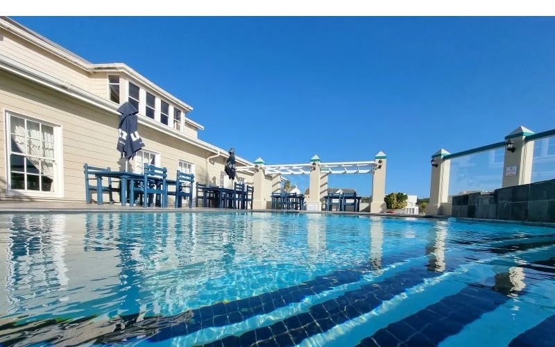 halyards-hotel-pool-2