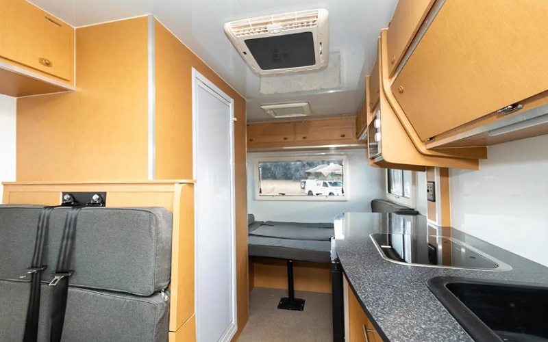 Maui Motorhome Iveco 6 Sleeper