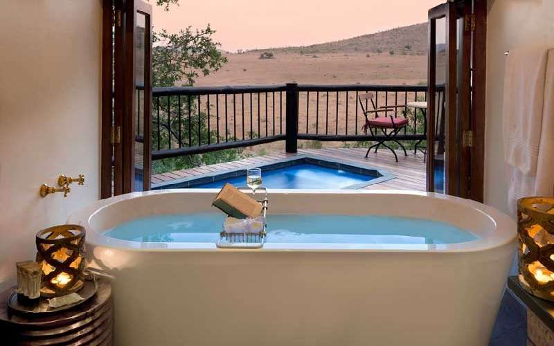 Tshukudu Bush lodge suite bathroom