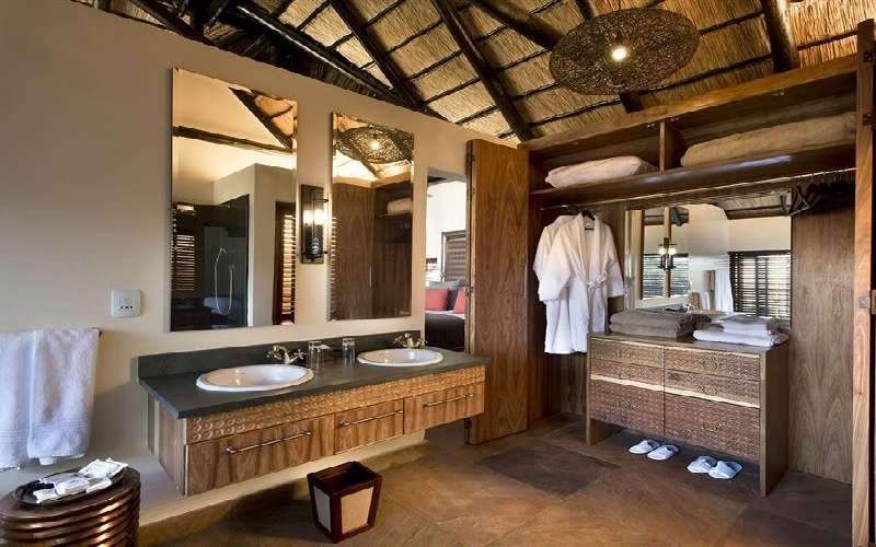 Tshukudu Lodge bathroom