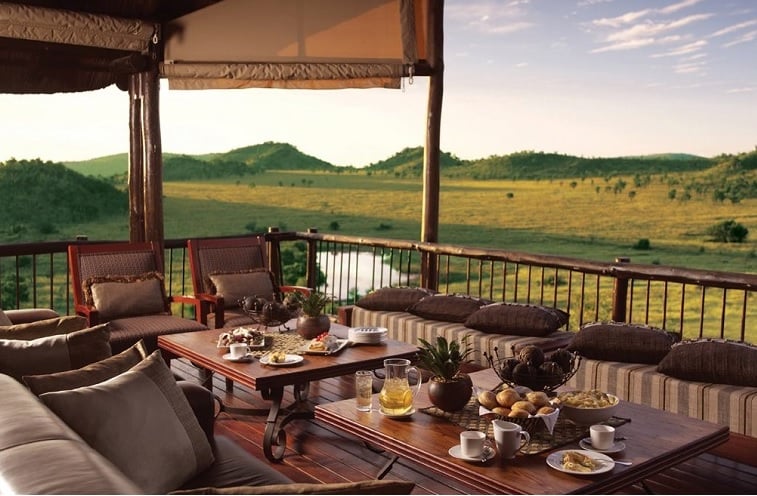 Tshukudu Bush Lodge observation deck during the day